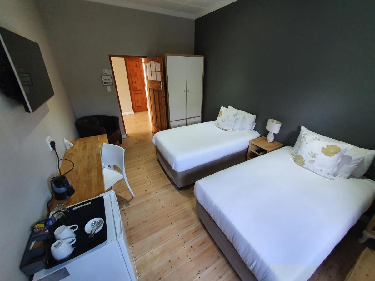 Two Fat Owls Guesthouse George Esterno foto