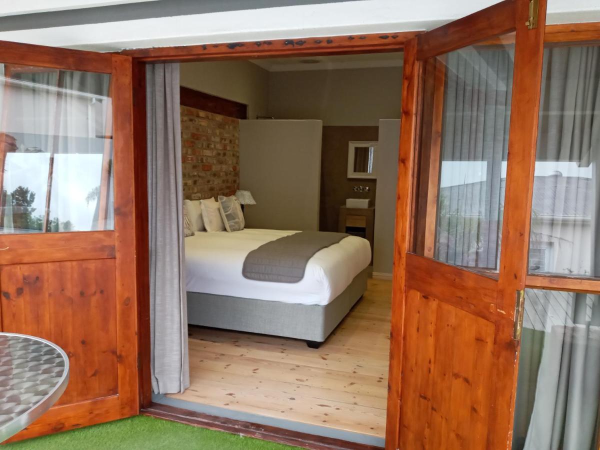 Two Fat Owls Guesthouse George Esterno foto